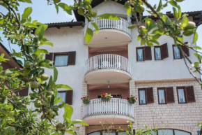 Apartments Jela